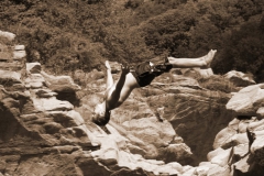 2011-08-09-14-00-06_klippenspringen-in-ponte-brolla_1