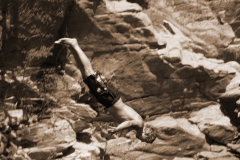 2011-08-09-14-00-06_klippenspringen-in-ponte-brolla_2